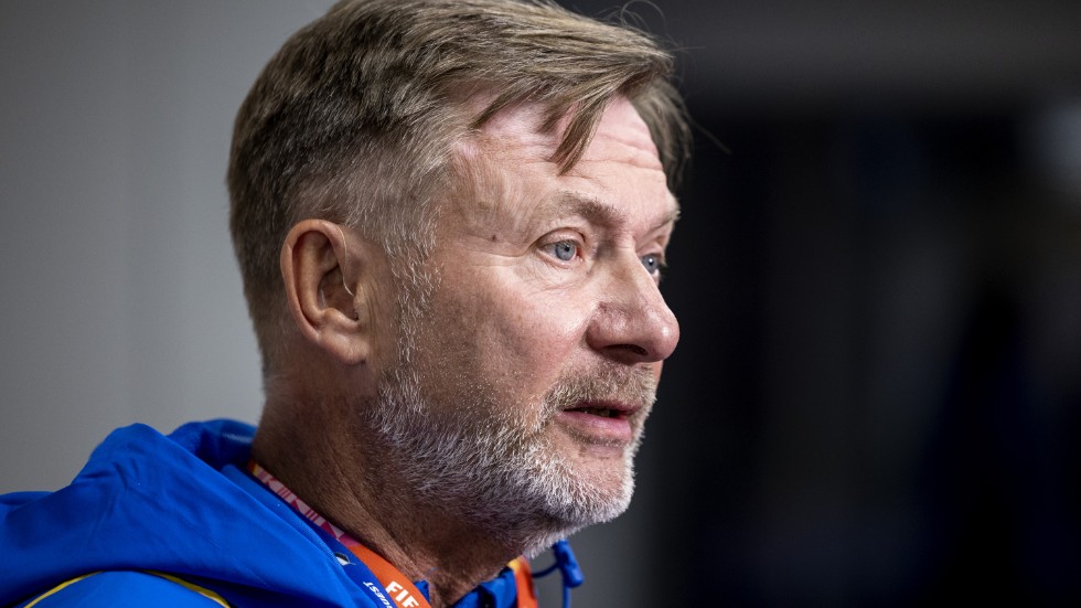 Förbundskapten Peter Gerhardsson under måndagens pressträff med det svenska landslaget under fotbolls-VM i Wellington, Nya Zeeland.