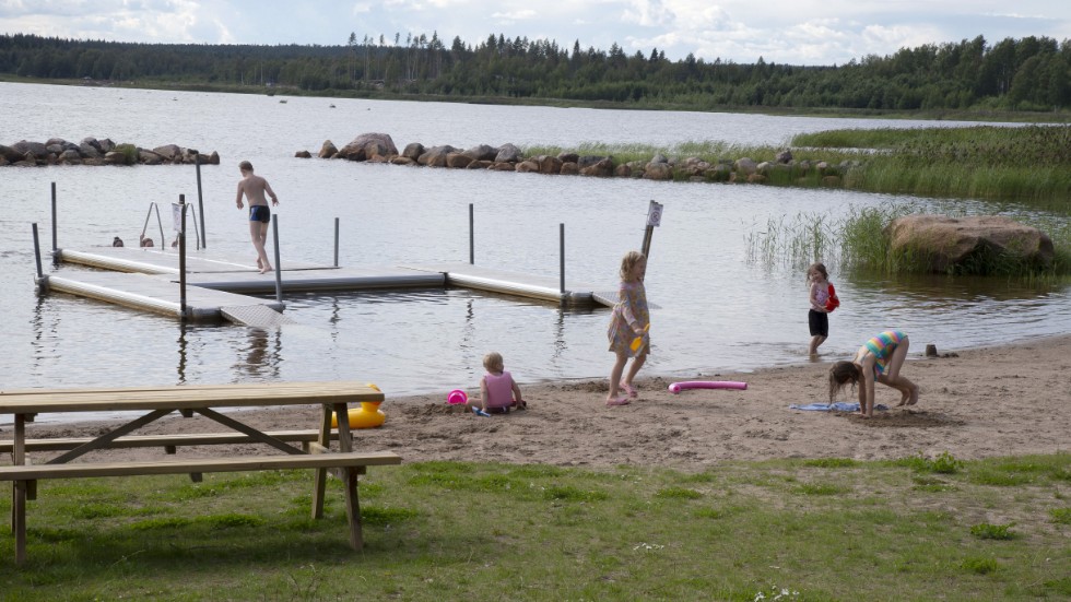 Många funktionshindrade tvingas avstå från badstränder under hela sommaren, skriver Norrköpings DHR genom Åsa Strahlemo.