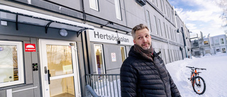 SE: Här rinner vattnet längs modulväggen på Hertsöskolan