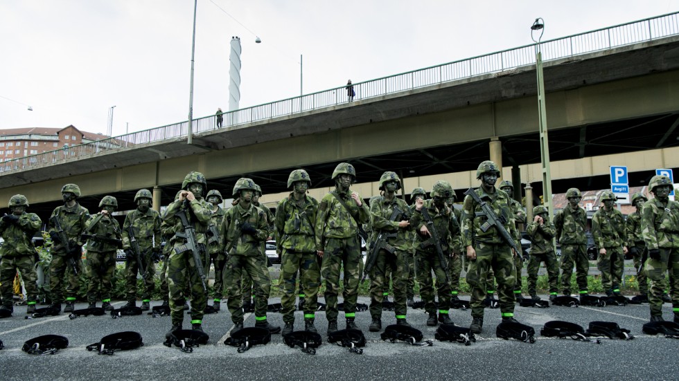 Lärdomarna från Ådalen är ännu giltiga. Soldater har inte rätt utbildning och kompetens för att ta över polisens uppgifter.