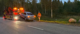 Bil körde in i en sten vid olycka