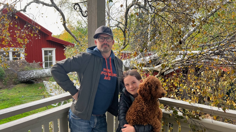 Tobias Röing är glad över att dottern Ilse, 10, inte var ute och busade med hunden när händelsen inträffade.