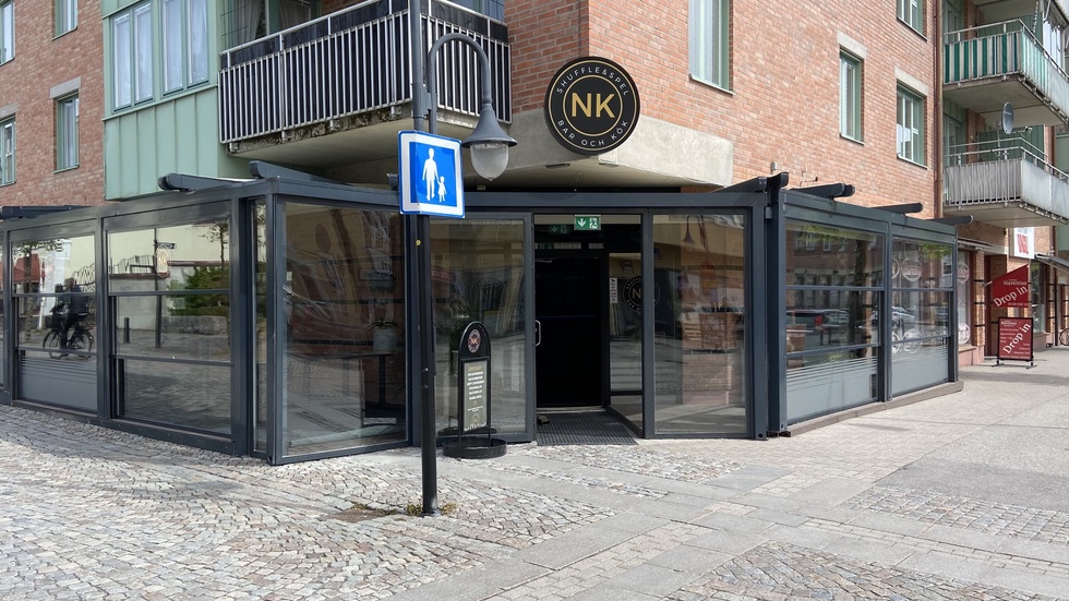 NK bar och kök måste ha två ordningsvakter efter klockan 22 på fredagar och lördagar. 