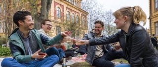 Bacon och kaka på Nedre Fjellets champagnefrukost: "Det gäller att äta sig i form"