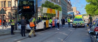 Flicka förd till sjukhus efter kollision med buss • Chaufföraren misstänkt för vårdslöshet i trafik