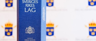 Anglagas för misshandel och stöld