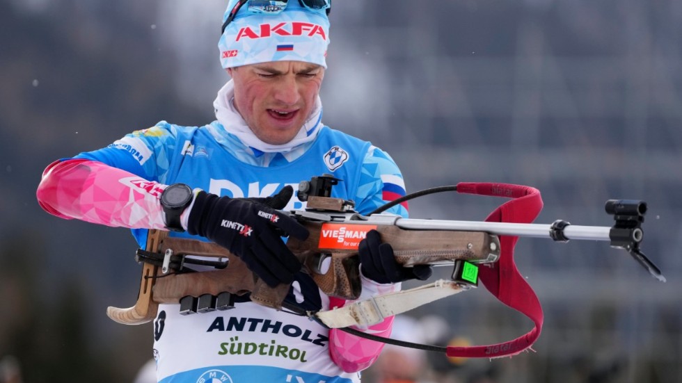 Ryske skidskytten Anton Babikov under VM i Italien förra säsongen. Arkivbild.
