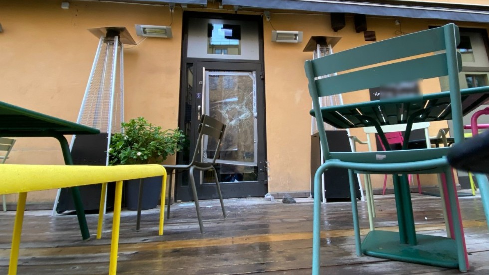 En ruta krossades i samband med ett inbrott på restaurang Pigeon Street i Knäppingsborg under natten till fredag.