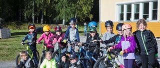 Elever går och cyklar för hälsa och miljö