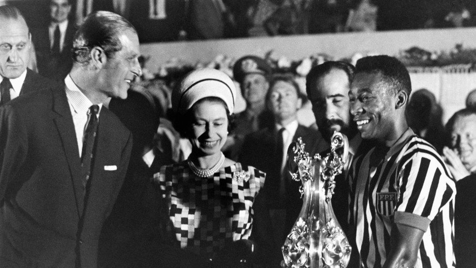 Prins Philip, drottning Elizabeth och Pelé när de möttes i Brasilien 1968.