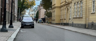 Polispådrag i centrum efter larm om maskerad person