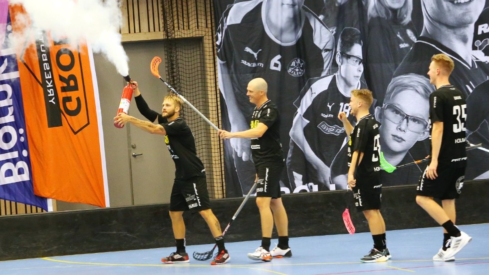 Jonathan Pegler firade med brandsläckare efter sitt avgörande mål.