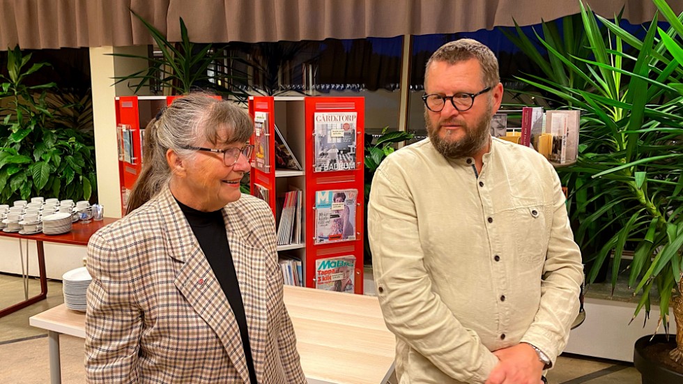 Britt Olauson, ordförande i Valdemarsviks arbetarekommun samt Lars Beckman, kommunalråd, under söndagens S-valvaka.