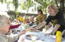 Fixade grillfest för pensionärerna