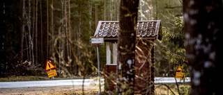 Centern: Låt föreningar sätta upp busskurer