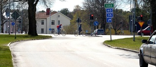 24-årig cyklist påkörd i korsning