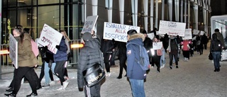 Frånåkta konståkare tågade i protest