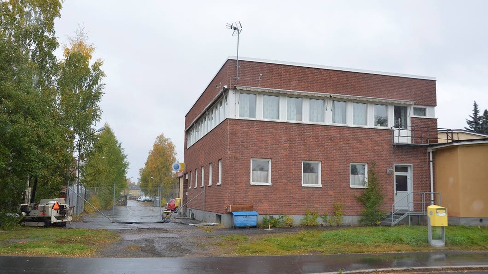 När Krontvätten hade verksamhet användes perkloretylen (PCE) i den före detta tvätteridelen i källaren.  Staten genom SGU ansvarar för husrivning och marksanering.