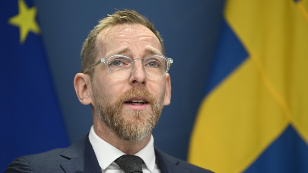 Socialminister Jakob Forssmed (KD) och regeringen kommer att besluta om en förlängning av de tillfälliga inreserestriktionerna från Kina på torsdag. Arkivbild.