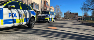 Polisen ingrep mot två grupper – flera har avlägsnats