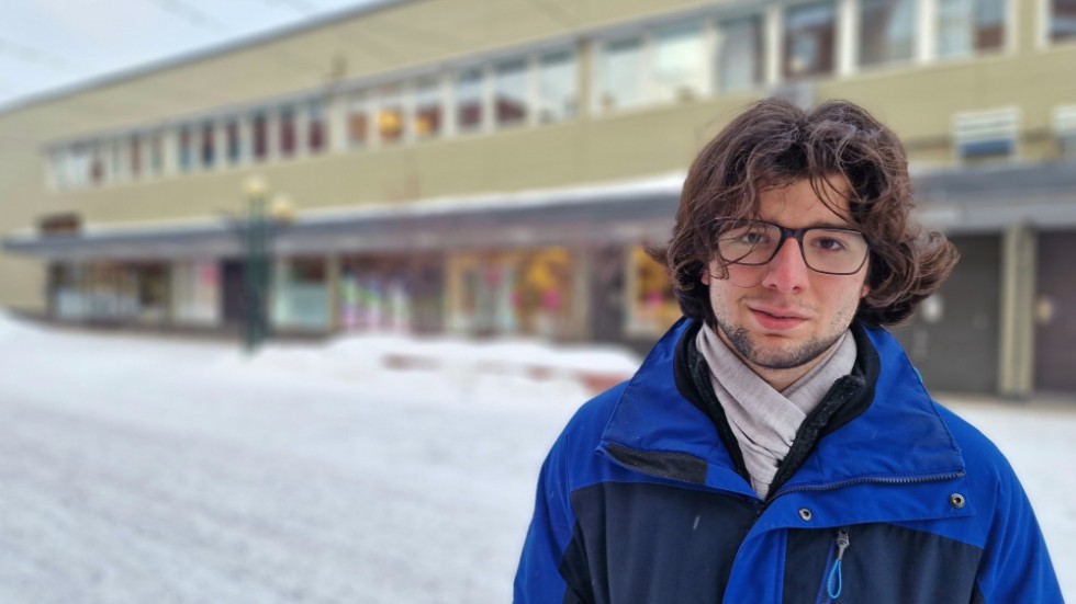 Unga killar kan känna sig hotade av jämställdhet, menar Adam Akaev. "De känner att de förlorar någonting. Den okunskapen och rädslan bidrar till att unga tjejer utsätts för hat och hot".