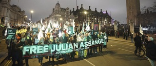 Karnevalsprotest till stöd för Assange i London