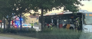 Buss evakuerad efter upptäckt röklukt