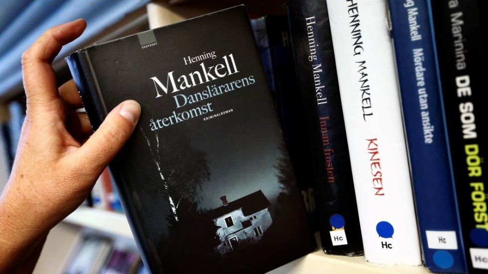 Papperslösa och EU-migranter borde kunna låna böcker på biblioteket menar kommunen.