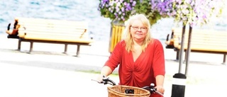 Christina älskar sin elcykel