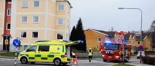 Nyfikna åskådare försvårar för ambulanspersonalen