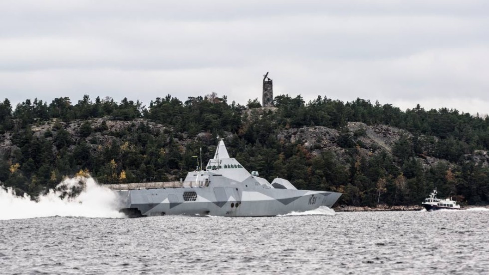 Öppna spjäll. Stridsbåten drog upp stora svall i innerskärgården och ledde till att en kalv fick avlivas.