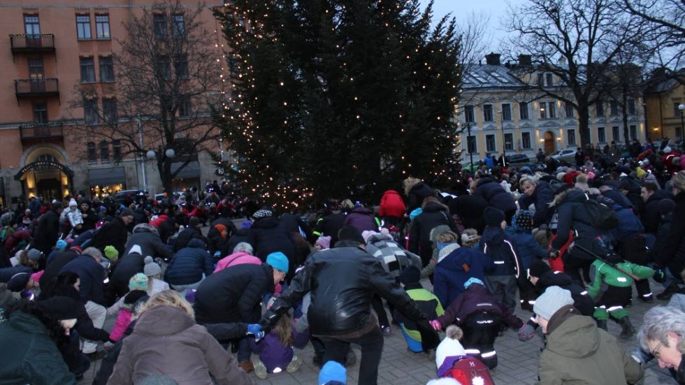 Julgransplundring på Tyska torget i Norrköping.