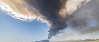 Etna spyr aska och rök – risk för lavafontän