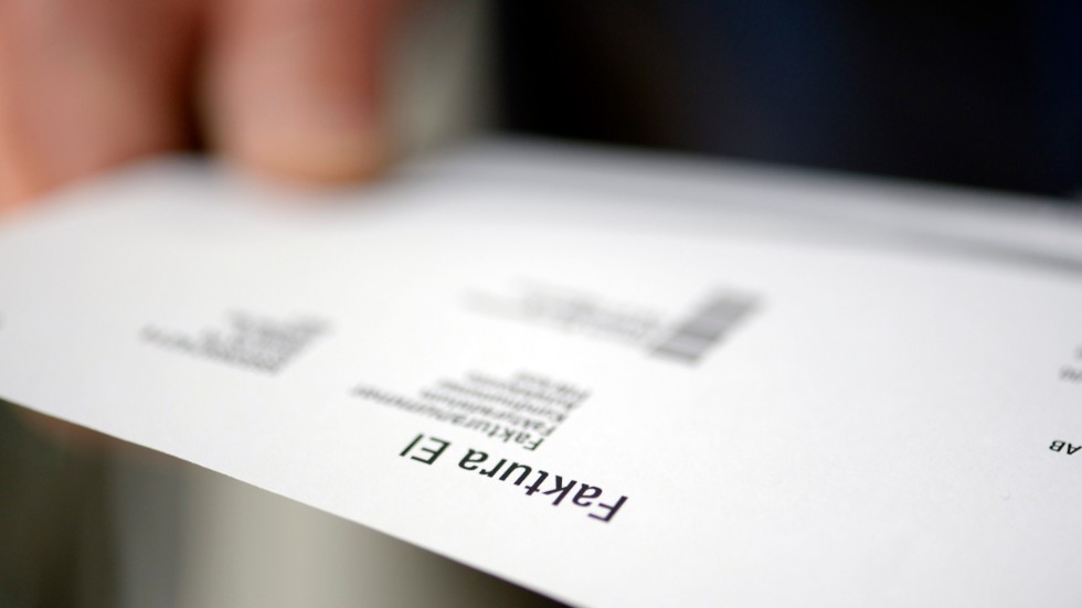 SVT uppger att el-bolagen har begärt hjälp av regeringen att kunna säga upp sina bundna el-avtal på grund av en katastrofklausul kallad ”Force majeure”, skriver S.G. Daun.