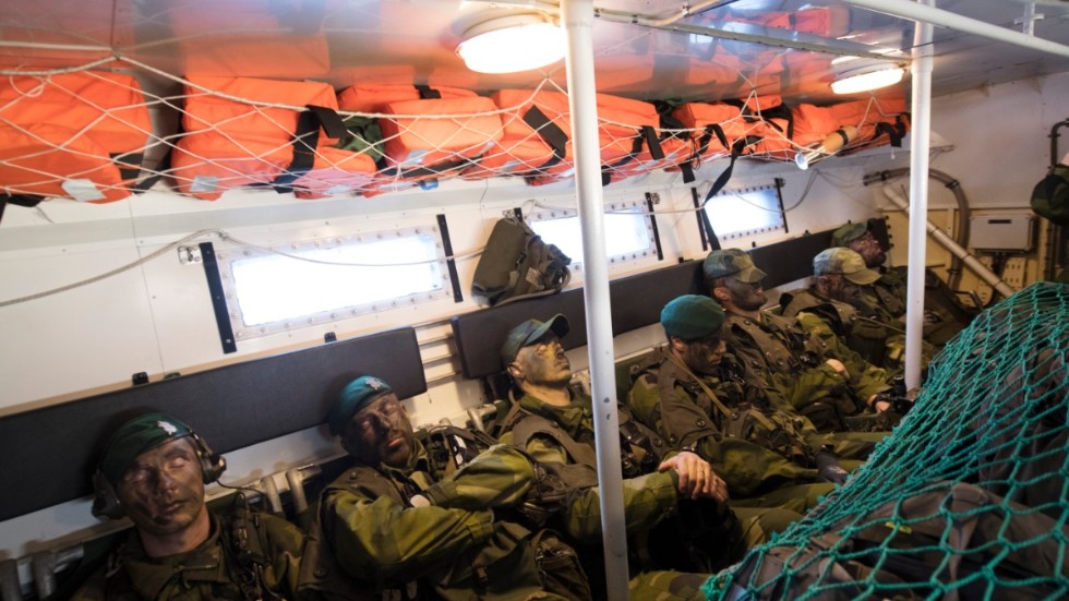 Inuti en stridsbåt 90. Väntan var en stor del av militärtjäntgöringen, men då inte på mångåriga juridiska processen.
