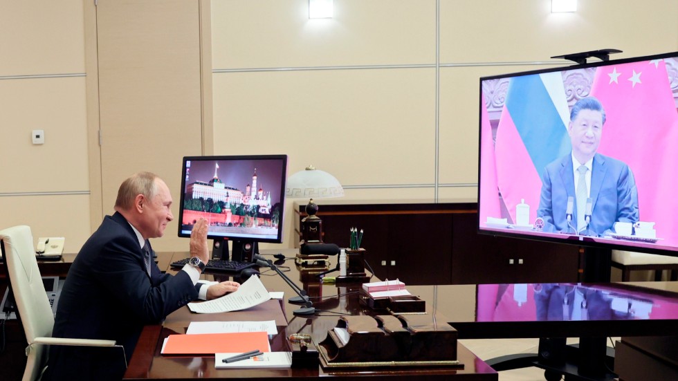 Rysslands president Vladimir Putin och Kinas högste ledare Xi Jinping under onsdagens videosamtal.