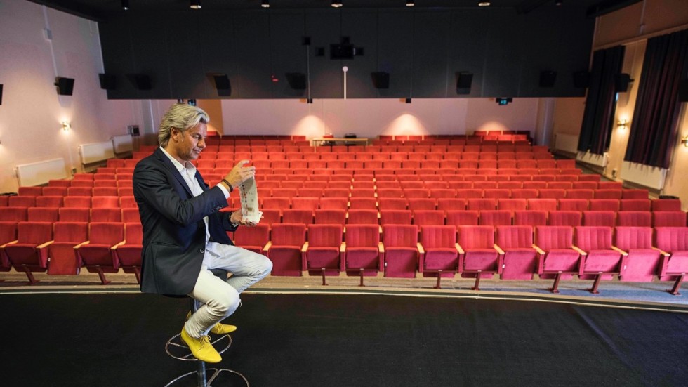 Det var här, på scenen i Folkets Hus i Alvesta, Joe Laberos magiska karriär en gång började. Han laddar, som bäst, upp för en avskedsturné från norr till söder i Sverige före sin flytt utomlands. Det blir två stopp i länet - i Linköping den 9 april och i Norrköping den 10 april.