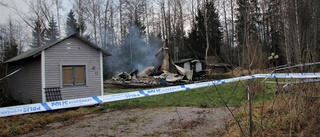 Döms för stöldkupp i sommarstugor – två hus brann ned