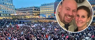 Johan och Camilla från Gullringen deltog på manifestationen mot vaccinpass • "Det kändes viktigt"