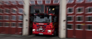 Räddningstjänsten släckte bilbrand utanför brandstationen