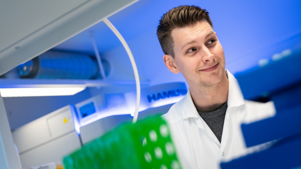 Joel Striem har en masterexamen i cell- och molekylärbiologi, och arbetar idag med processutveckling på Olink. 