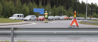 Lastbil läckte 200 liter diesel efter krock med bil