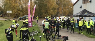 Cykling i grupp är fin hjälpsamhet