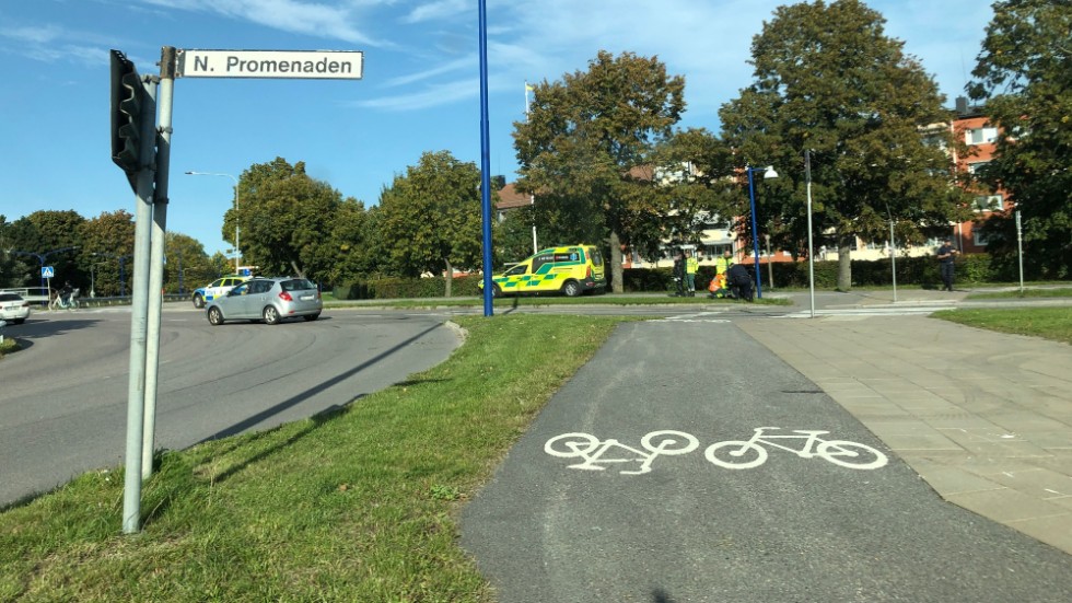 En elscooter körde omkull i Beckershovsrondellen på tisdagseftermiddagen.