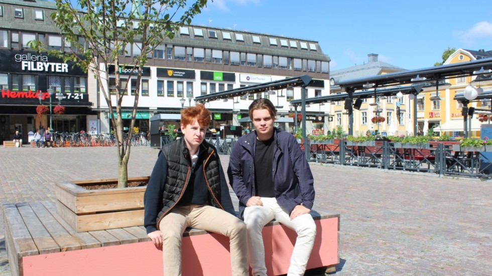 Lucas Bergqvist, 18 och Lukas Zeiler, 17, ordförande respektive andra viceordförande i MUF Linköping, anser att Linköpings uteliv bör få en chans att konkurrera med andra städers uteliv. 