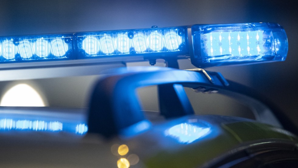 Killen dök upp på akuten och uppgav att två personer slagit honom och stulit värdesaker.