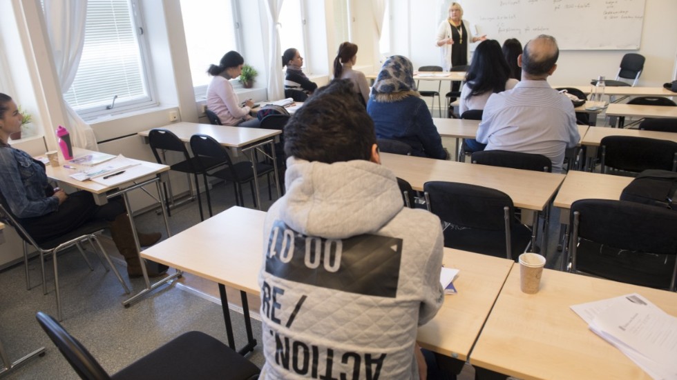 Svenska för invandrare (SFI) är inte tillräckligt bra för att göra flyktingar redo för arbetsmarknaden.