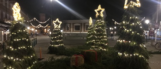 Tänd julbelysningen tidigare på dagen