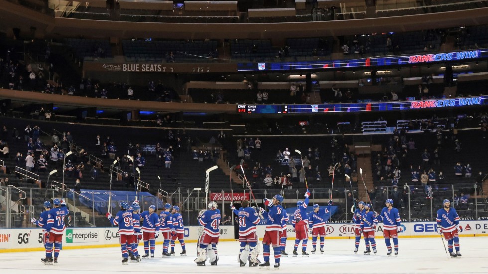 New York Rangers fick äntligen spela inför hemmapublik, när 1|800 släpptes in.