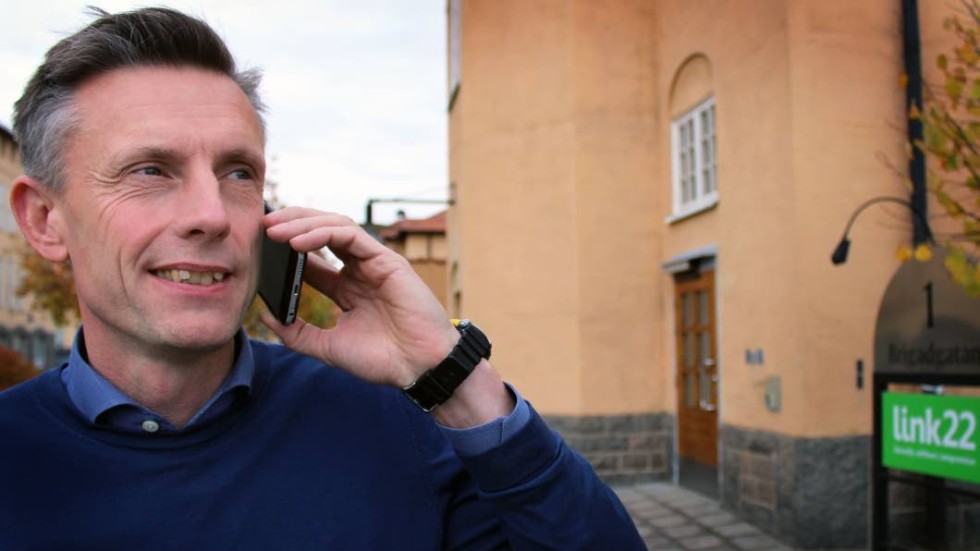 Risk. Mobiltelefonen ska hållas utanför mötet om man inte vill riskera att samtalet kan spelas in eller avlyssnas, konstaterar Conny Ljungqvist på Link22.